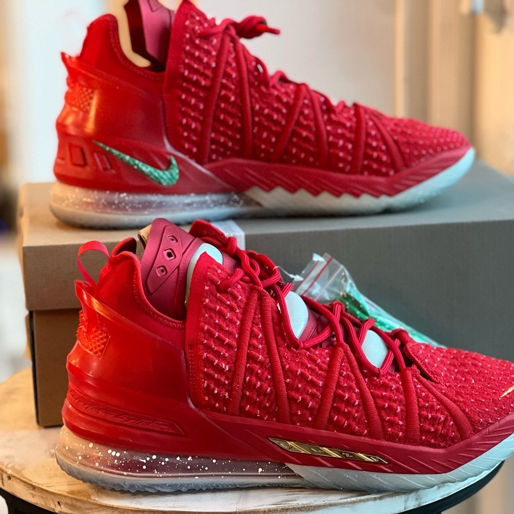 Nike LeBron 18 X-Mas Christmas in LA Red Size 12 Basketball Sneakers